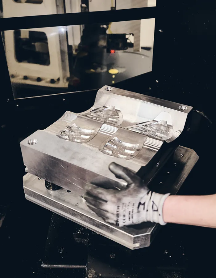 banner-stampi-e-prototipi-chetta-realizzazione-di-suole-fustellate-di-lusso-8