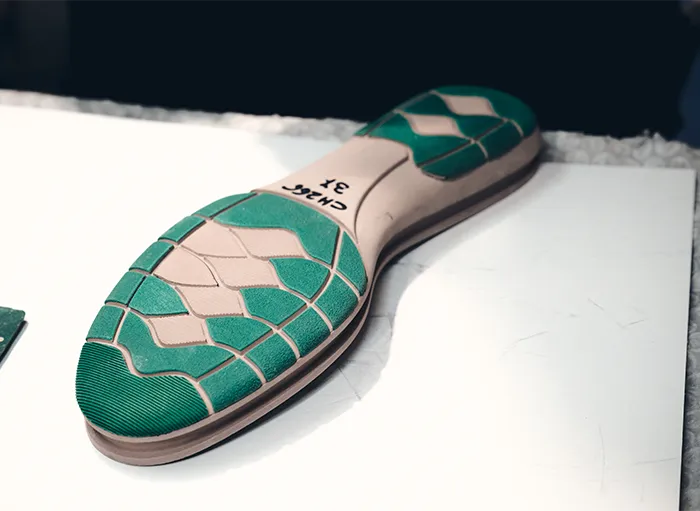 carousel-maestria-manuale-stampi-e-prototipi-chetta-realizzazione-di-suole-fustellate-di-lusso-1